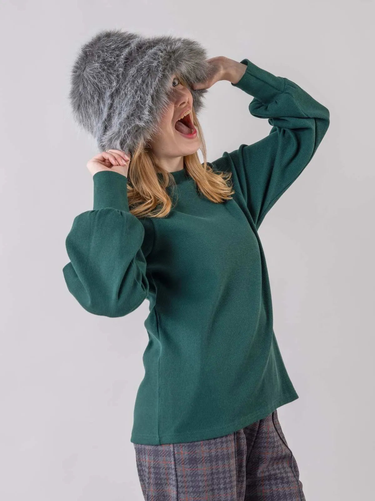 Globe Hope, Pore paita, metsänvihreä, fiiliskuva hatulla.