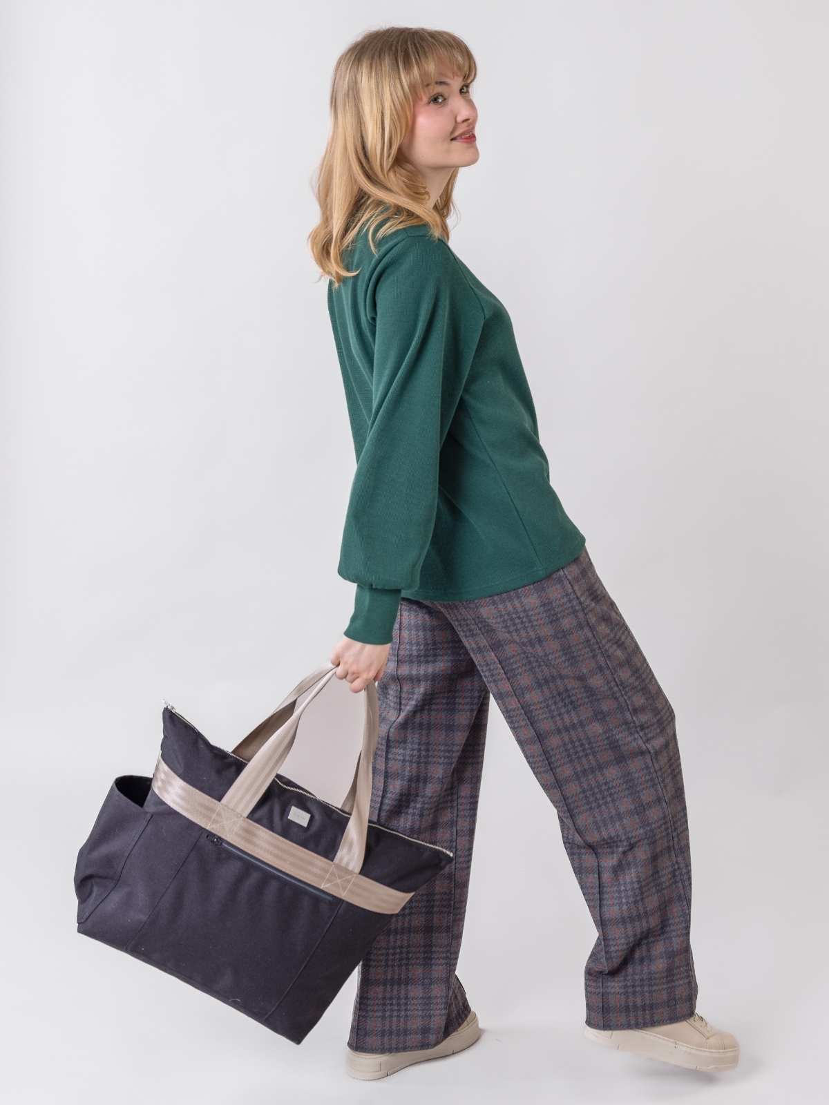 REISSU – Weekender-laukku musta