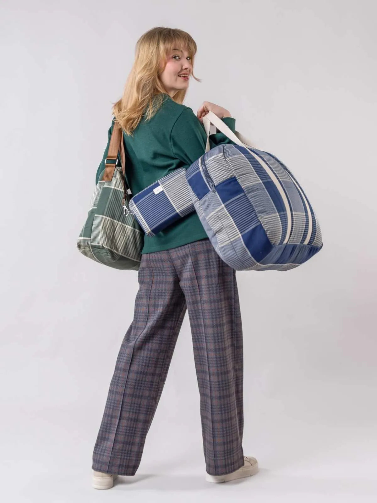KUURA shoulder bag - quilted blue