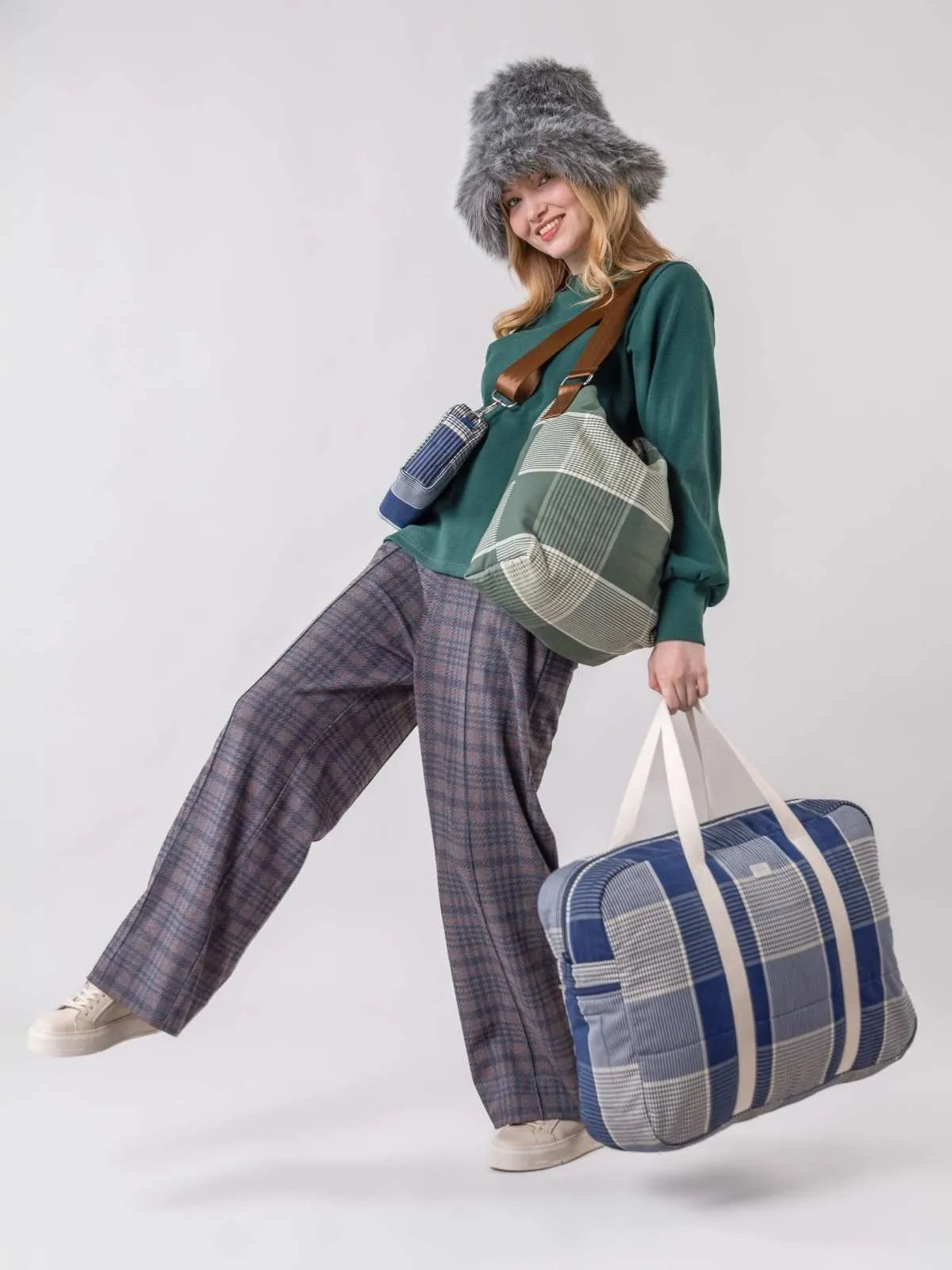 KUURA shoulder bag - quilted blue