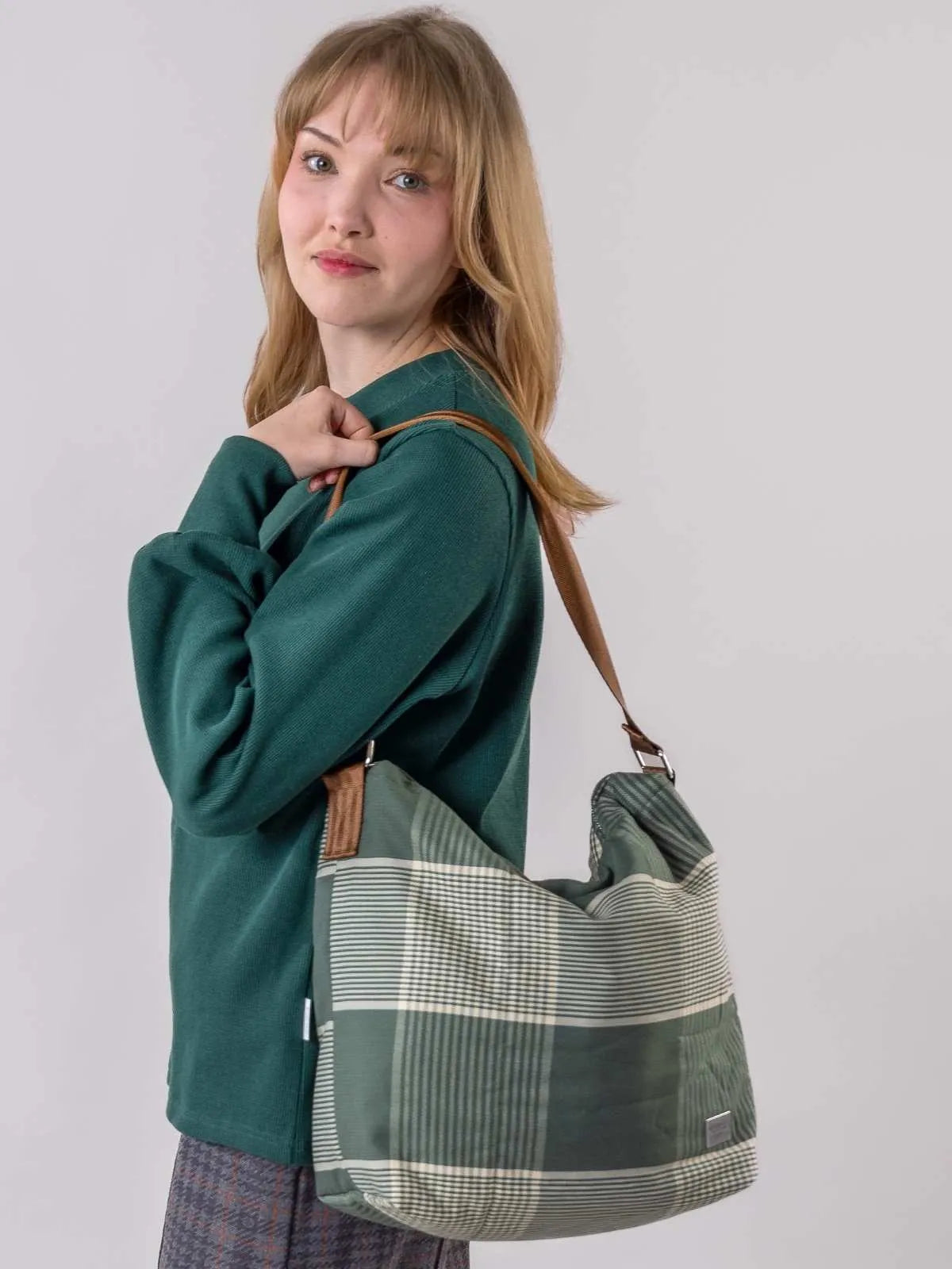 SADE - green quilted bag