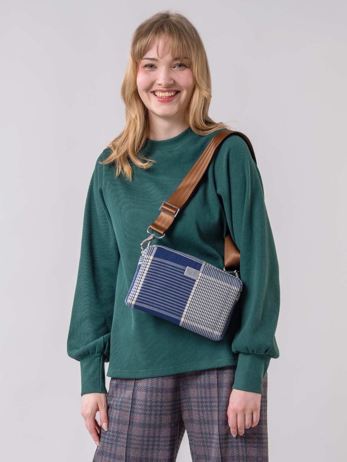 KUURA-olkalaukku – quilted blue