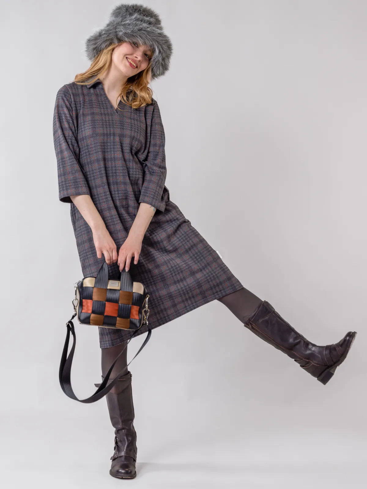 Globe Hope, Hilla laukku, derby, fiiliskuva liikkeessä.