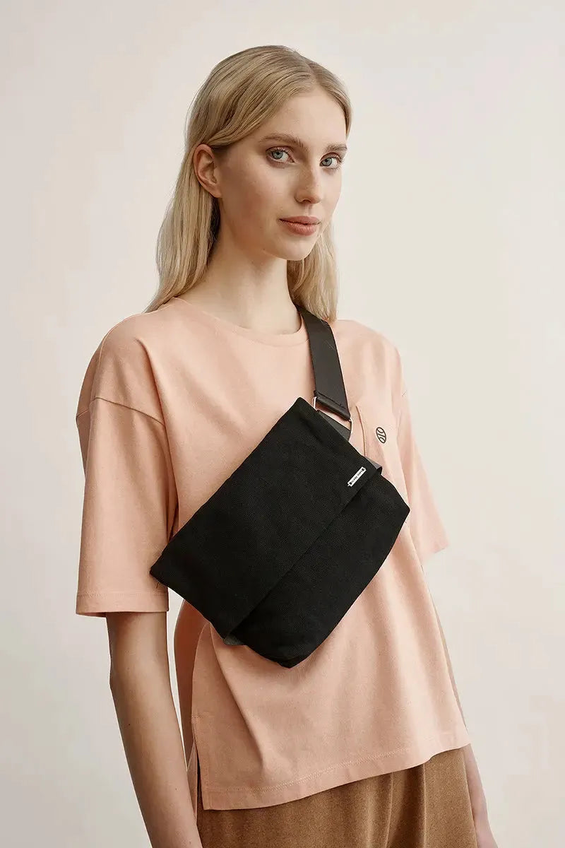 PILKE vyölaukku, musta Globe Hope