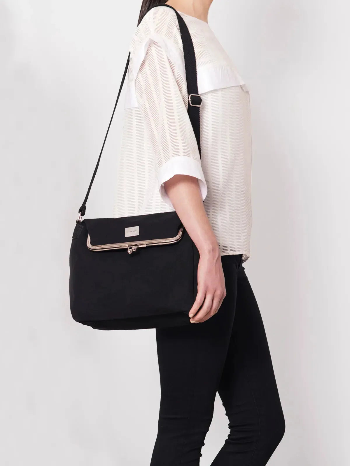 Globe Hope, Usva olkalaukku, musta, asukuva.