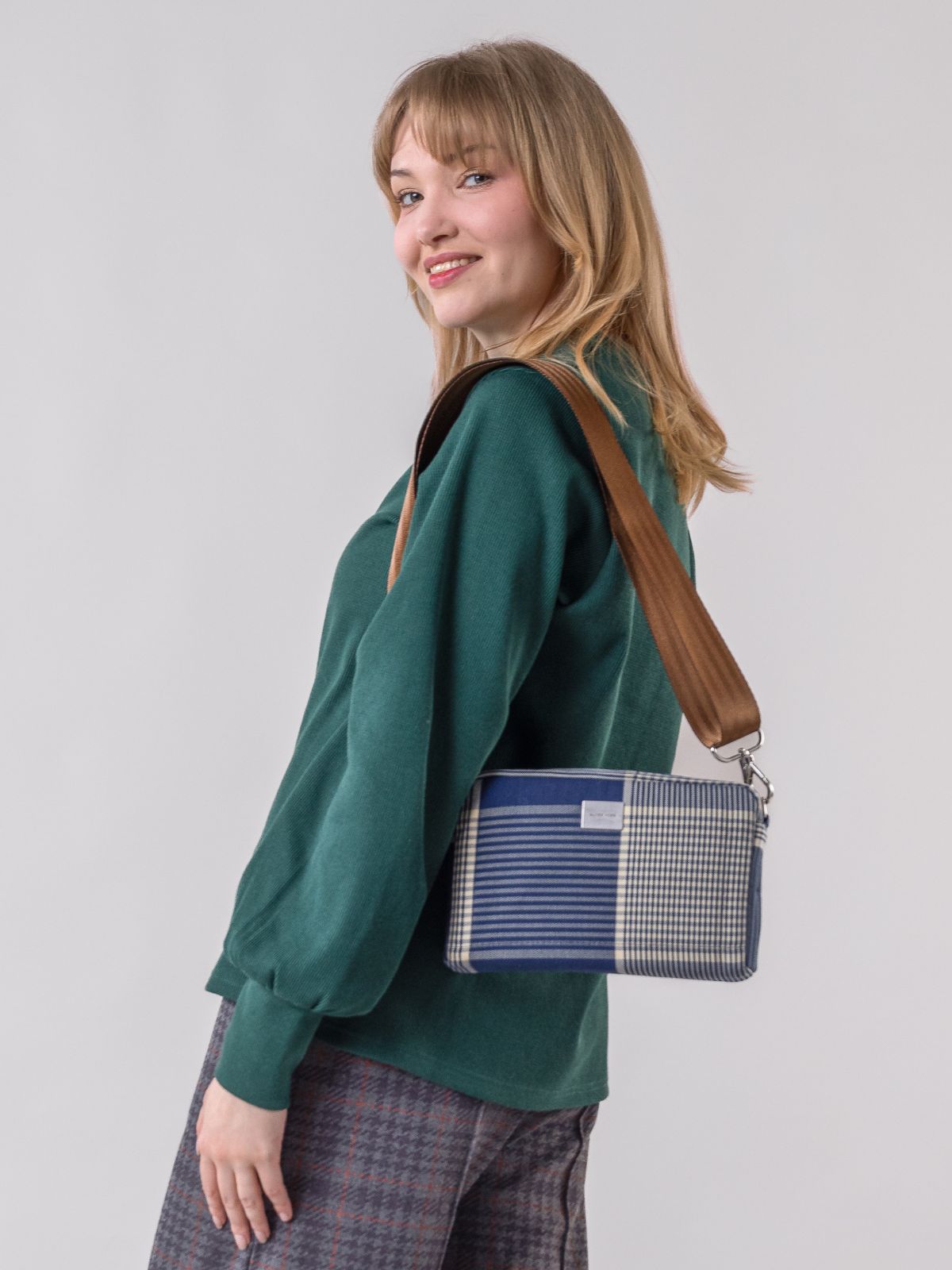 KUURA-olkalaukku – quilted blue