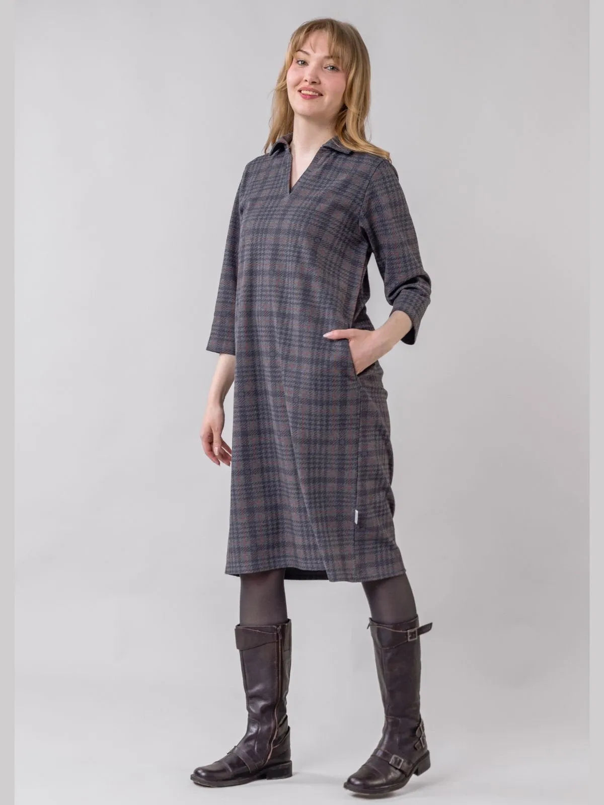 Globe Hope, Valkama mekko, harmaa ruudullinen, asukuva sivusta.