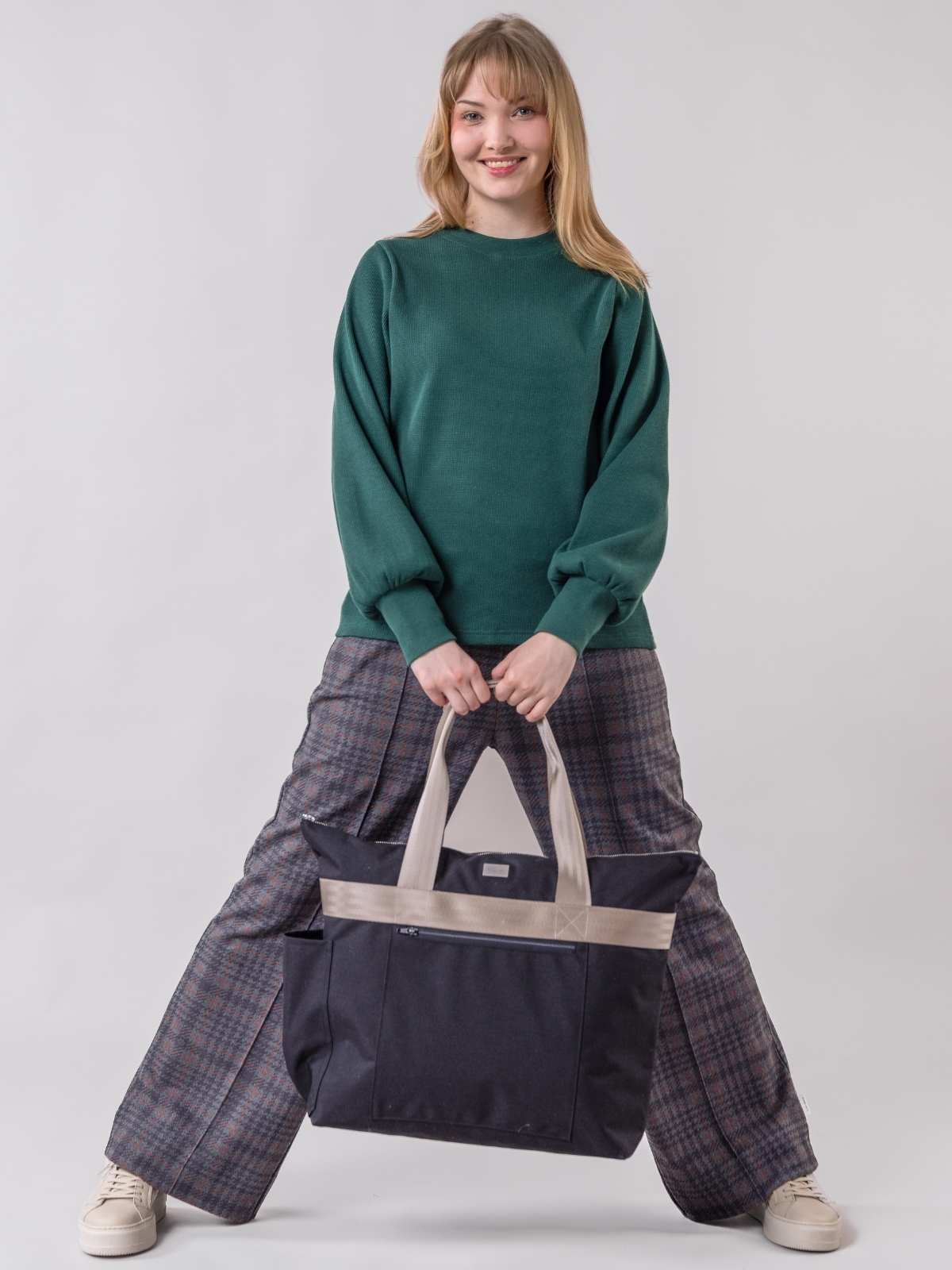 REISSU – Weekender-laukku musta