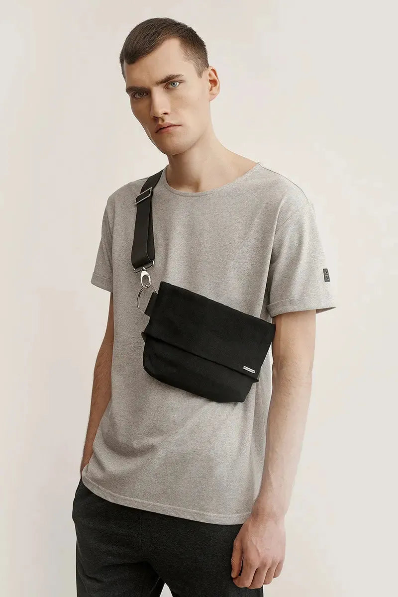 PILKE vyölaukku, musta Globe Hope