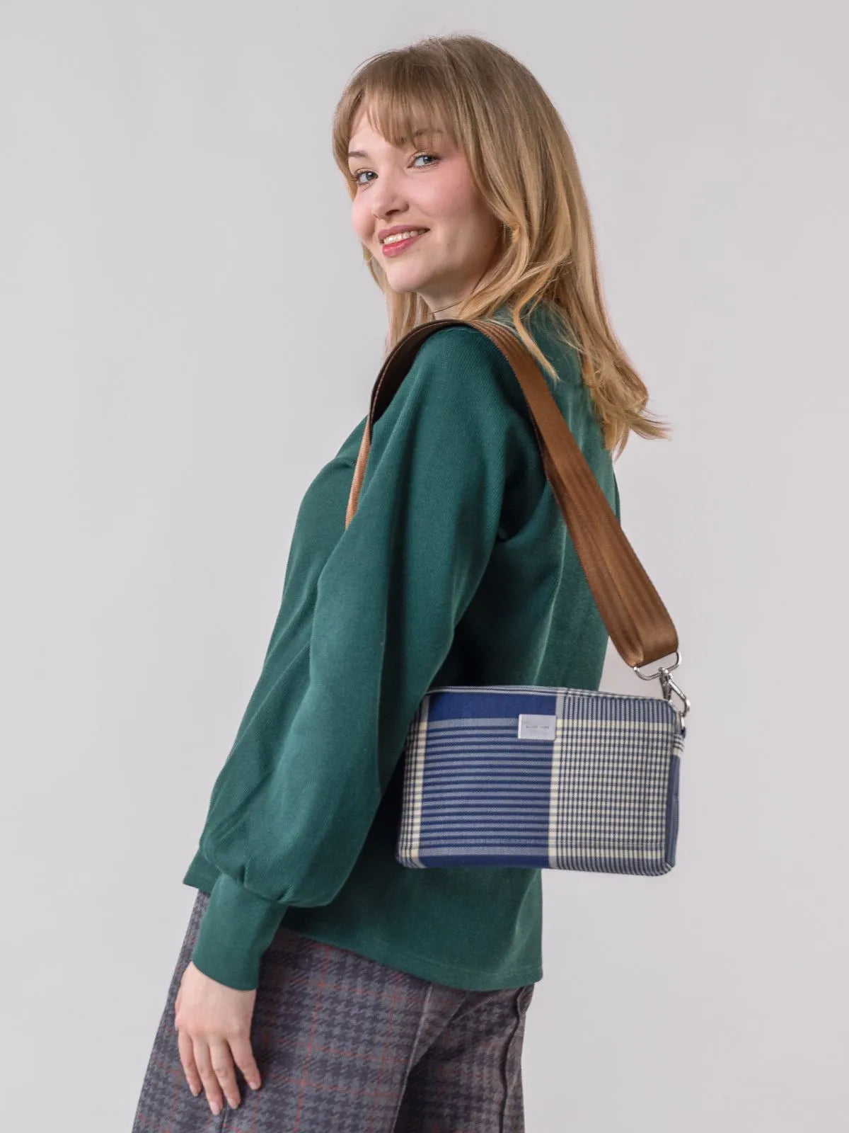 KUURA-olkalaukku – quilted blue