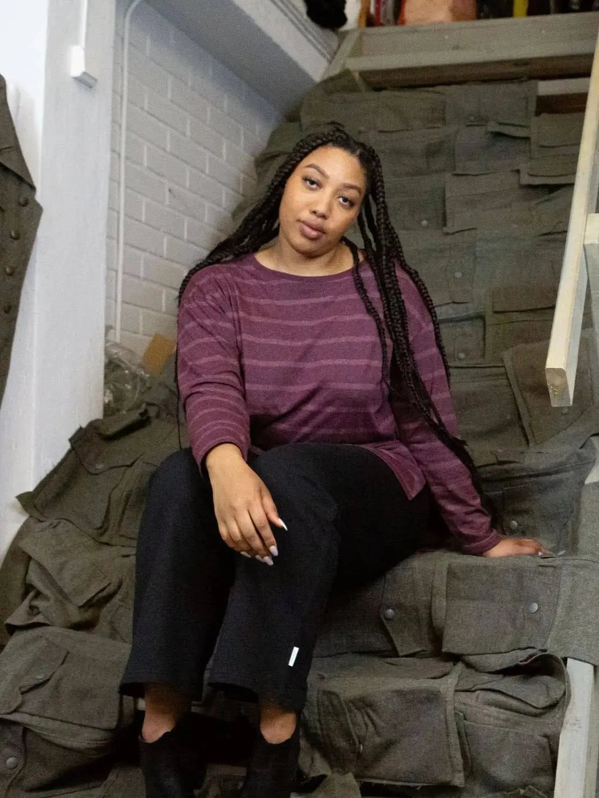 Globe Hope, Ruotimo trikoopaita, viininpunaraidallinen, fiiliskuva.