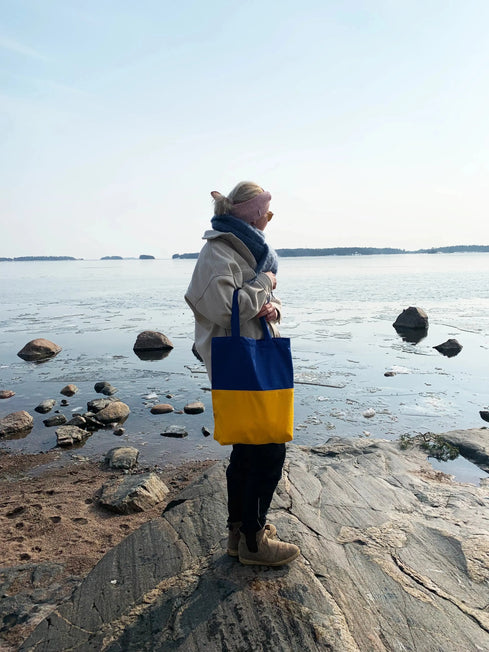 VALOA UKRAINALLE, kangaskassi Globe Hope